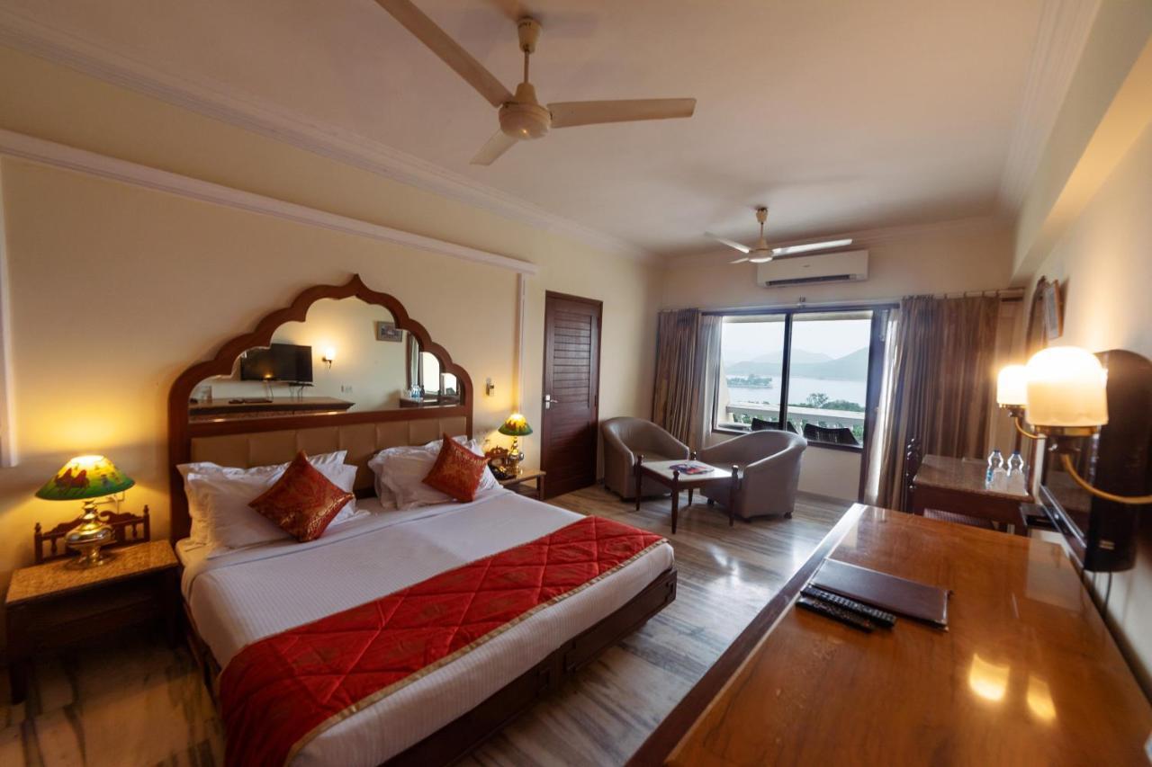 Hilltop Palace 3* Udaipur