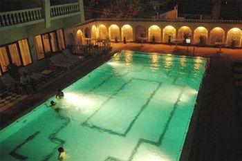 Hilltop Palace 3*