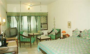 Hilltop Palace 3*