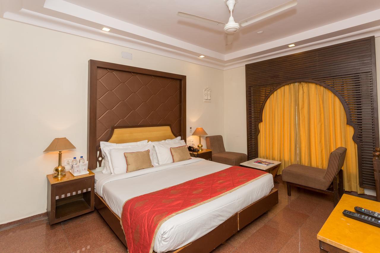 होटल Hilltop Palace 3*